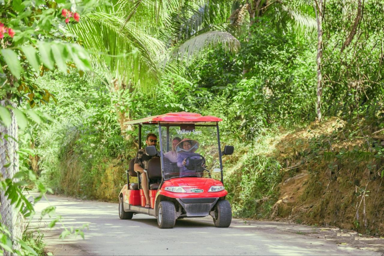 Отель Phu Quoc Valley Sen Bungalow Экстерьер фото